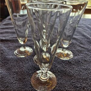 Elegant Clear Glass Champagne Flutes
Set of 6 about 8 inches tall